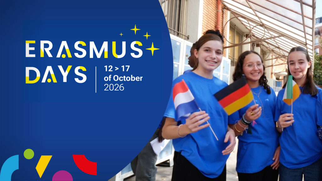 Grafica Erasmusdays 2026 con tre giovani che indossano una maglietta blu e sventolano ognuna la bandiera di un paese europeo
